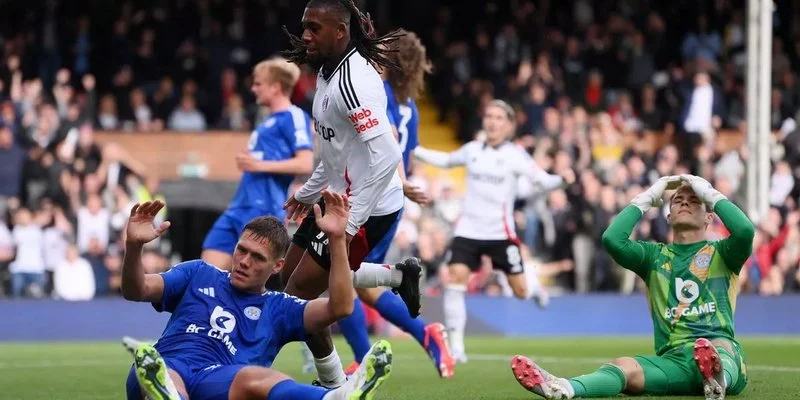 Fulham đã có được 3 điểm trước Leicester ở vòng đấu thứ 21 của Ngoại hạng Anh 